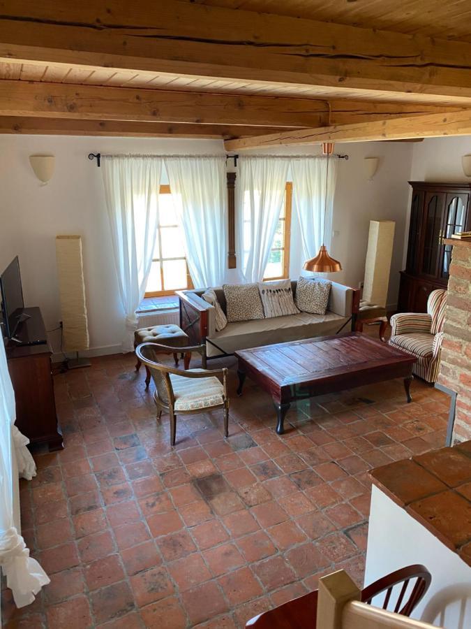 Apartman Na Statku Miskovice  ภายนอก รูปภาพ