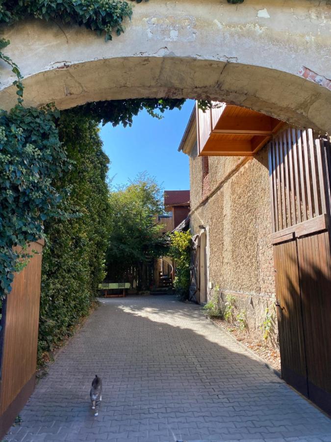 Apartman Na Statku Miskovice  ภายนอก รูปภาพ